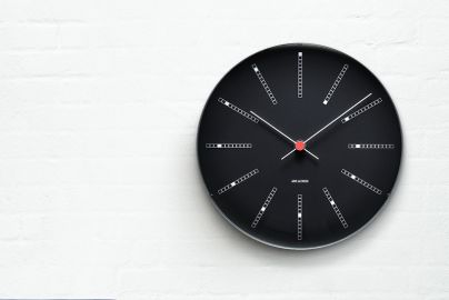 Arne Jacobsen Bankers vægur Ø21 sort